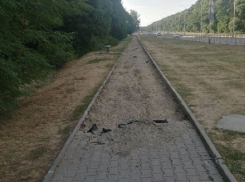 На улице Космонавтов в Ставрополе ремонт тротуара бросили на полпути