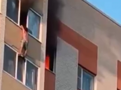 Выпрыгнувший во время пожара из окна мужчина скончался в Ставрополе 