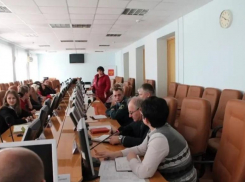 Голоса за директоров и горы неиспользованных бюллетеней остались после голосования в Благодарненском округе