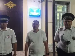 Остановили на полпути к банку: в Георгиевске полиция спасла пенсионеров от мошенников
