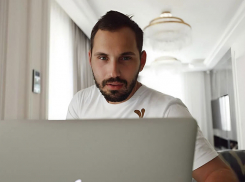 «Вы идиот и тупой человек»: ставропольский избранник Бородиной резко ответил на вопрос об отдыхе за счет жены