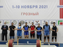 Одно серебро и три бронзы на помосте: ставропольские штангисты-юниоры привезли медали из Грозного 