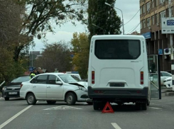 Тройное ДТП в Ставрополе отправило двух пассажиров в больницу