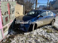 В Ставрополе 69-летний любитель превысить скорость влетел в забор
