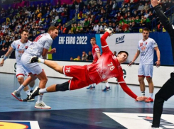 «На Евро-2022 кайфанул от гандбола»: линейный ставропольского «Виктора» дебютировал в сборной России