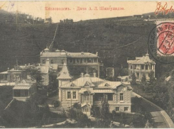 Строительство гостиницы рядом с историческими особняками купца Шавгулидзе в Кисловодске продолжается
