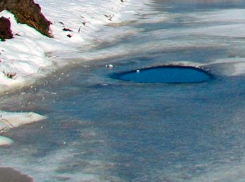 Двое школьников провалились под лёд на Ставрополье