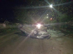 Женщина на авто влетела в бетонную опору и перевернулась в Пятигорске