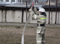 Два брата с сестрой чуть не погибли в ночном пожаре на Ставрополье