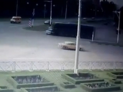 Жесткий таран ВАЗа автобусом в районе Даниловского кладбища в Ставрополе попал на видео