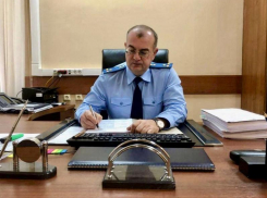 Закрывала дверь шваброй и уходила: многодетная мать схлопотала уголовку за жестокое обращение с детьми на Ставрополье