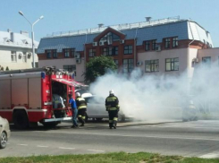 Автомобиль загорелся в пробке в Ставрополе