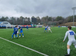 Вместо восьмерки — дюжина: ряды ставропольского «Динамо» пополнили 12 футбольных «джокеров»