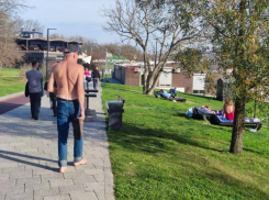 Аномально жаркий ноябрь выгнал жителей Ставрополя на пляж