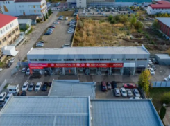 Крупное здание автоцентра на севере Ставрополя выставили на продажу за 160 миллионов рублей 