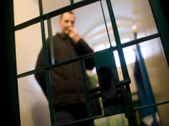 Выманить у знакомого и его матери почти полмиллиона рублей умудрился сидевший за решеткой заключенный на Ставрополье