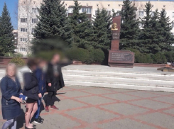 Вандал пойдет под суд за оскорбительные фото с памятником героям Великой Отечественной на Ставрополье 