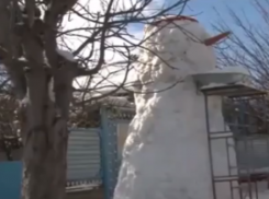 Снеговик размером с одноэтажный дом появился на улице Ставрополя