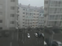 Сильный ливень и град накрыли вечером Ставрополь