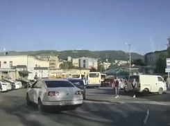 «Мгновенная карма»: таксист выехал на «встречку» и «напоролся» на инспекторов ДПС в Кисловодске 