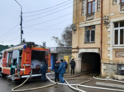 В Пятигорске 10 человек эвакуировали из-за пожара в многоквартирном доме