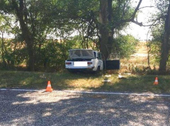 Веселая поездка на 30-летней «копейке» начинающего водителя с друзьями закончилась встречей с деревом на Ставрополье 