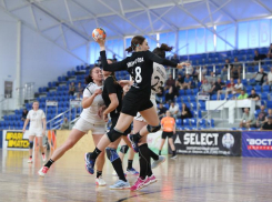 Экзамен «студенткам» не сдали: гандболистки «Ставрополья» в Ижевске уступили «Университету»