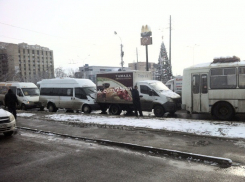 «Автобусная многоножка» из трех маршруток и ПАЗика образовала пробку в Ставрополе 