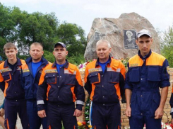 Памятник погибшему во время страшного наводнения спасателю открыли на Ставрополье