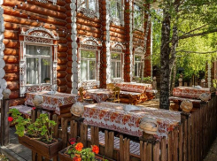 Ставропольчан с наступающим Новым 2024 годом и Рождеством поздравил коллектив ресторана «Изба»