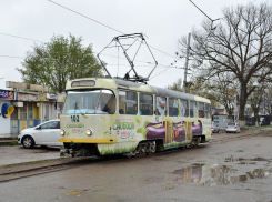 Водитель трамвая в Пятигорске придавила выходившую женщину с 2 детьми