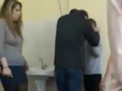 Видео избиения школьника мужчиной в округе МинВод появилось в сети