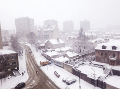 Выпавший снег привел в восторг жителей Ставрополя