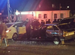 В Пятигорске в аварии из трех автомобилей пострадал пешеход