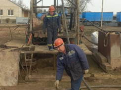 Крайводоканал оперативно восстанавливает единственный источник воды для трех улиц небольшого поселка