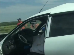 Чудовищная авария с погибшим водителем «Калины» и сбежавшим виновником на «четырнадцатой» под Кисловодском попала на видео