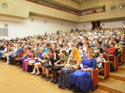 Орденами «Материнская слава» наградили трех жительниц Ставрополя