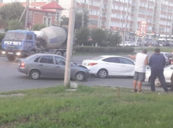 Нелепое тройное ДТП с двумя отечественными «легковушками» и иномаркой произошло в Ставрополе