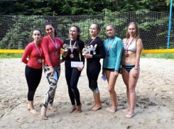 Спортсменки из Ставрополя забрали все призовые места в открытом турнире по волейболу