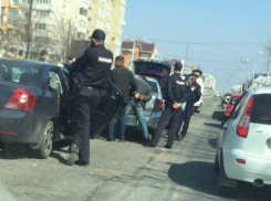 Задержание подозреваемых в обороте наркотиков развернулось на глазах у жителей Ставрополя