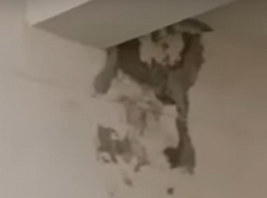 «Страшную» городскую поликлинику в Ессентуках с обваленной штукатуркой начали приводить в порядок 