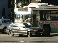 Троллейбус протаранил ВАЗ-2114 в Ставрополе