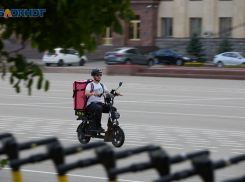 Курьеры в Ставропольском крае получают зарплату почти в 200 тысяч рублей