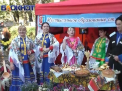 Турки-месхетинцы устроили красочные танцы  в центре Ставрополя