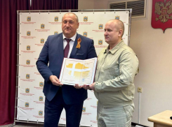 Экипаж вертолета санавиации наградили после экстренной посадки в Ставрополе