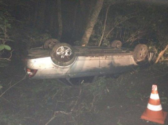 Машина стритрейсера перевернулась ночью в Ставрополе