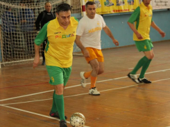 Ветераны рвутся к медалям: в чемпионате Ставрополья по мини-футболу наступает пора решающих матчей 