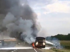 Пассажирский автобус загорелся во время движения на Ставрополье