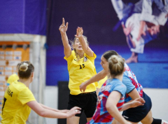 Ставропольские гандболистки в Подмосковье едва не устроили затмение «Звезде»