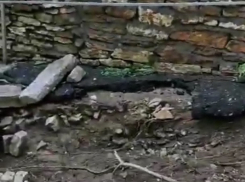   «Как после бомбежки, дорогу после ремонта размыло, не то, что ходить — смотреть страшно», - жители Кисловодска